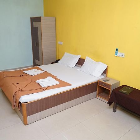 Hotel Umesh Daman Exterior photo