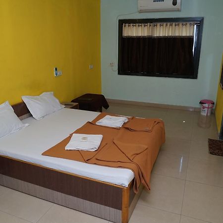 Hotel Umesh Daman Exterior photo