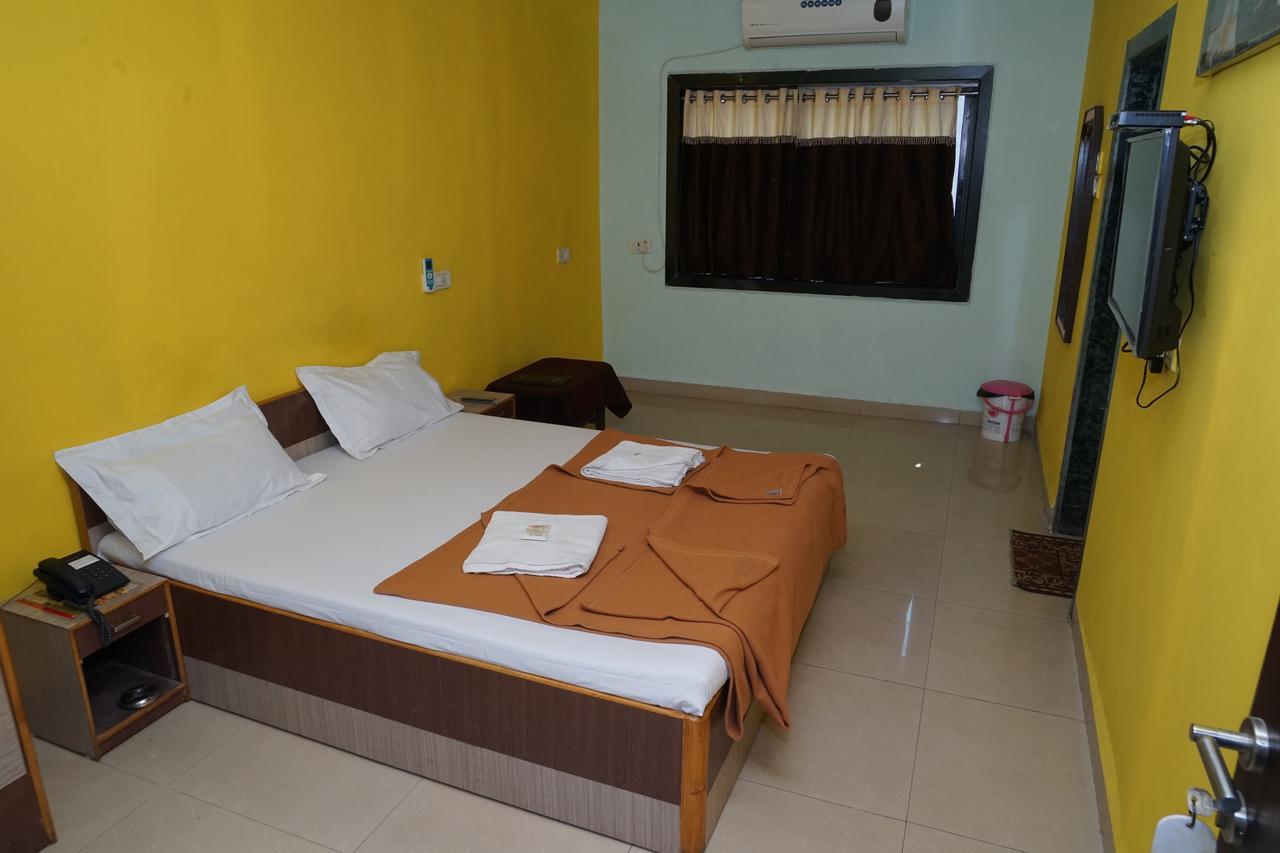 Hotel Umesh Daman Exterior photo