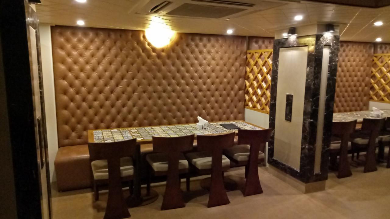 Hotel Umesh Daman Exterior photo