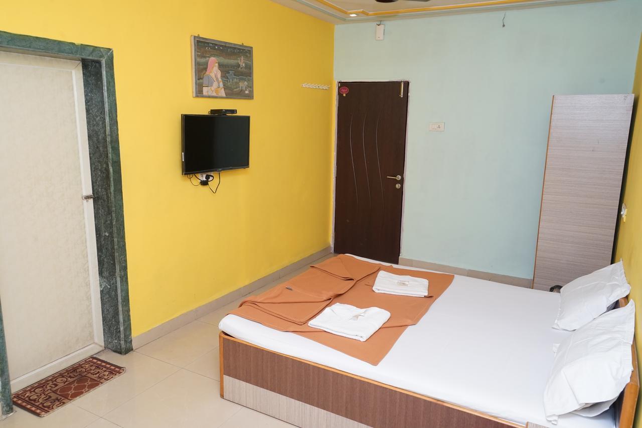 Hotel Umesh Daman Exterior photo