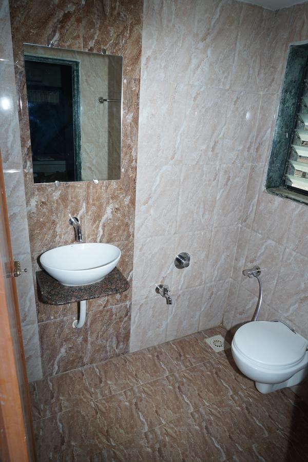 Hotel Umesh Daman Exterior photo