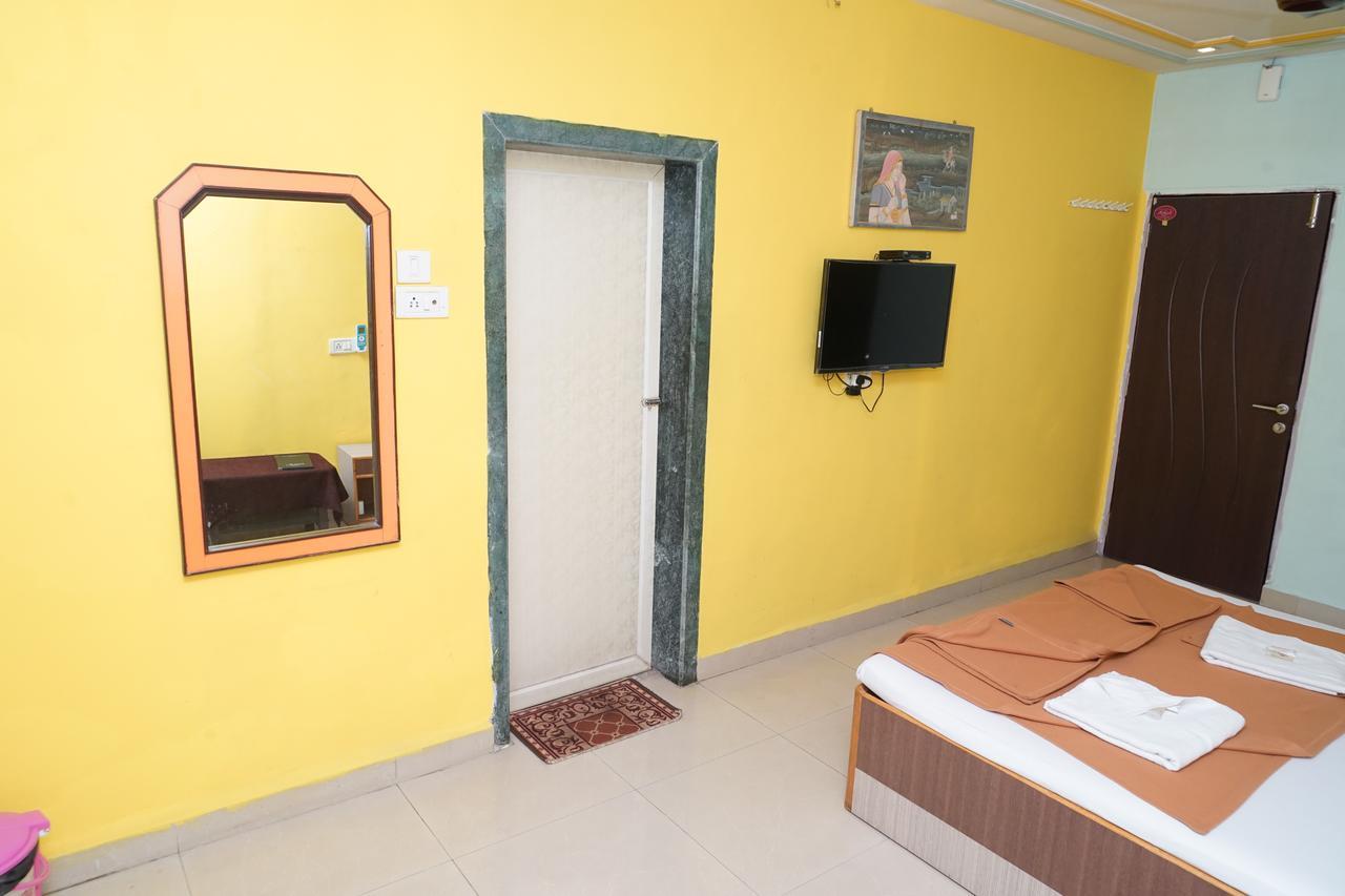 Hotel Umesh Daman Exterior photo