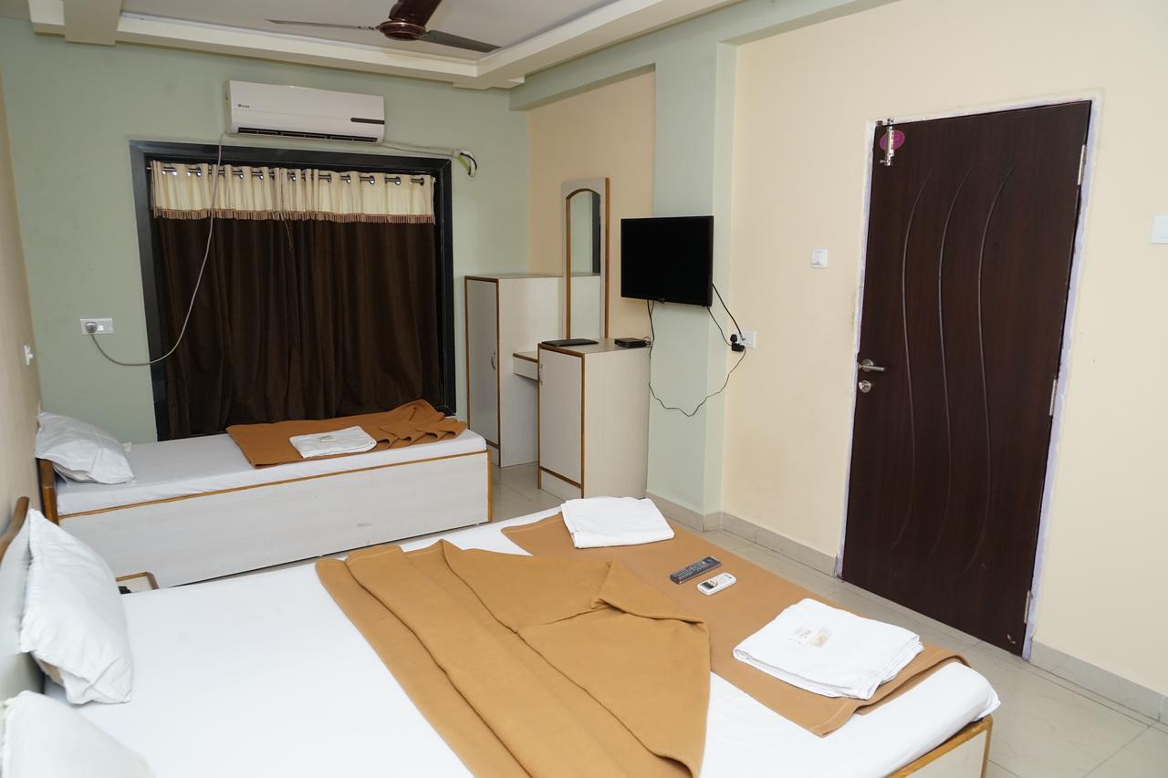 Hotel Umesh Daman Exterior photo