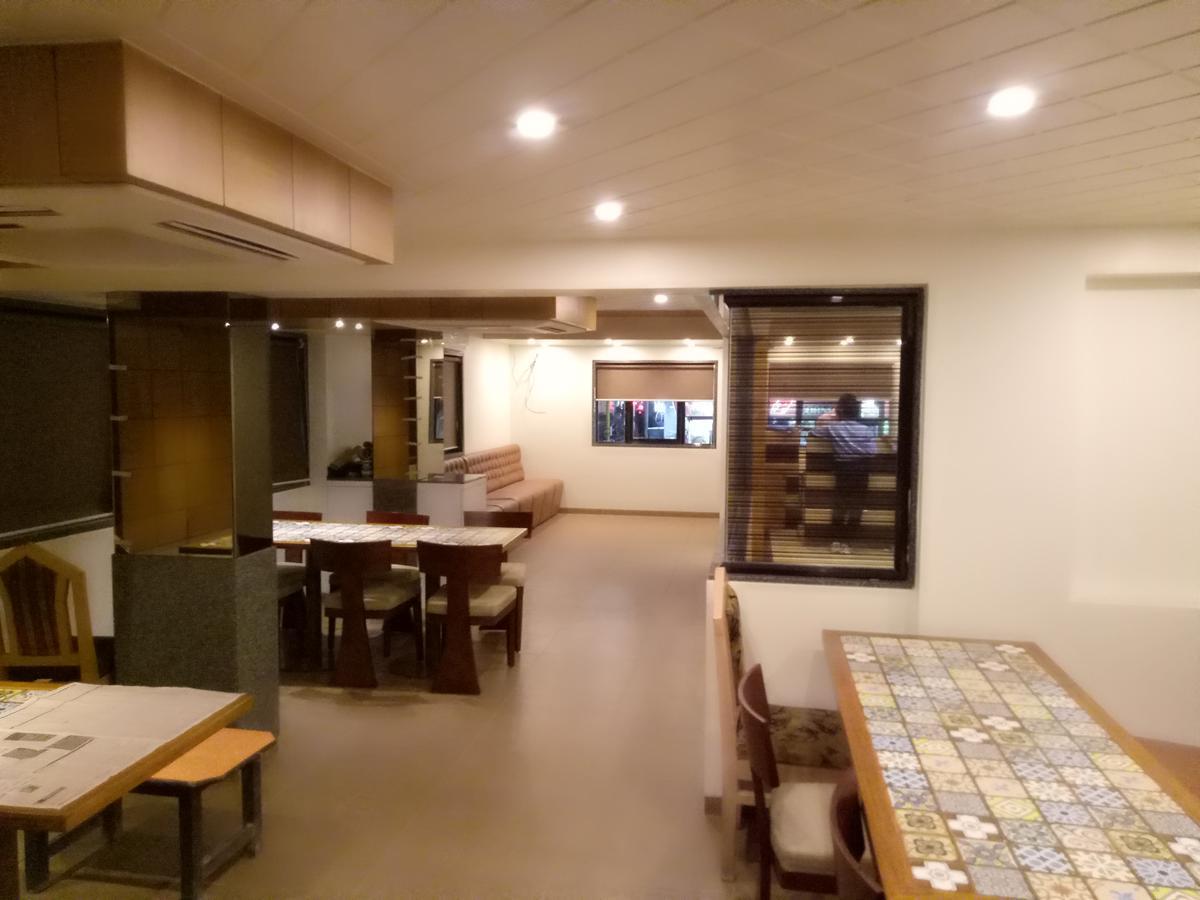 Hotel Umesh Daman Exterior photo