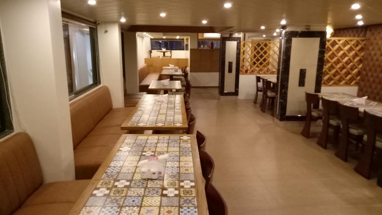Hotel Umesh Daman Exterior photo