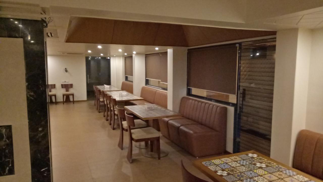 Hotel Umesh Daman Exterior photo