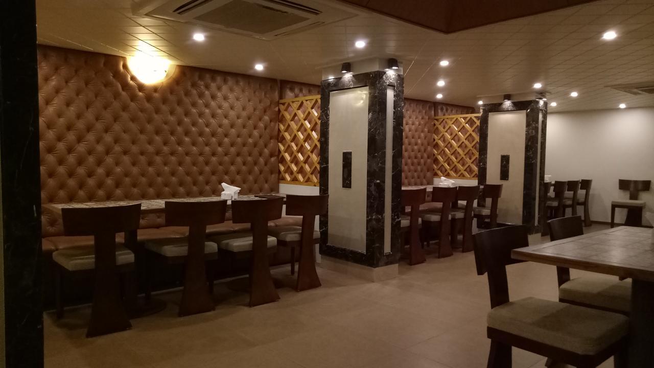 Hotel Umesh Daman Exterior photo