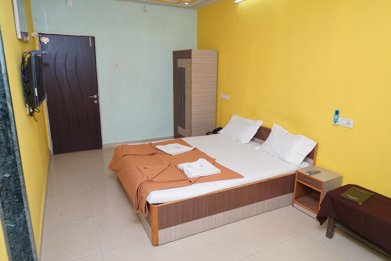 Hotel Umesh Daman Exterior photo